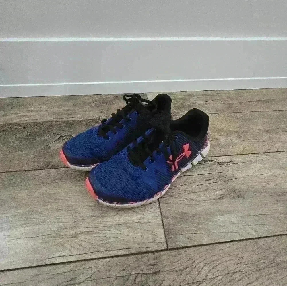 UNDER ARMOUR youth size 2 blue sneakers